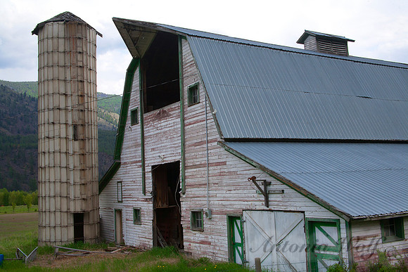 Old Barn on the Way to Thompson Falls