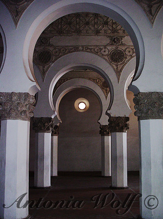 Arches in Sinagoga Toledo